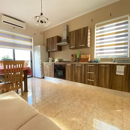 Daire Flower: Modern Flat Close To Airport/bus Stops Tarxien