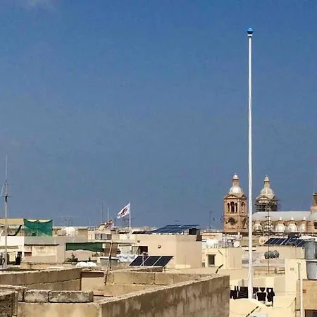 Daire Flower: Modern Flat Close To Airport/bus Stops