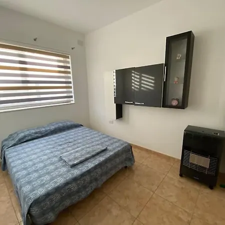 Flower: Modern Flat Close To Airport/bus Stops * Tarxien