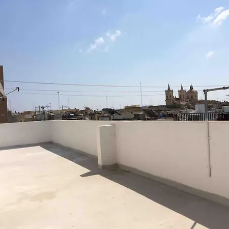 Flower: Modern Flat Close To Airport/bus Stops Apartament