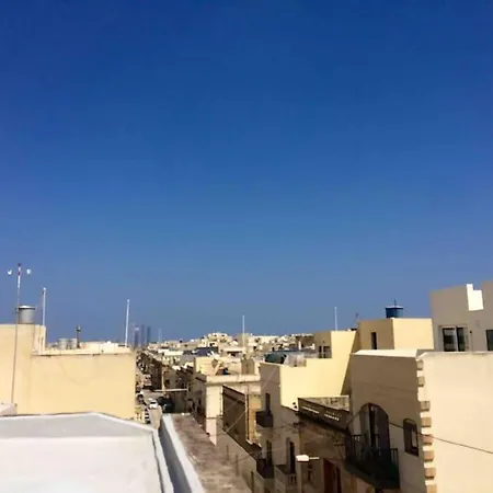 Flower: Modern Flat Close To Airport/bus Stops