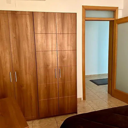 Flower: Modern Flat Close To Airport/bus Stops Апартаменты *