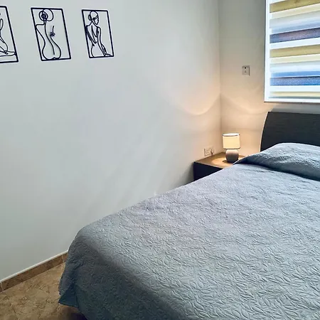 Flower: Modern Flat Close To Airport/bus Stops * Tarxien