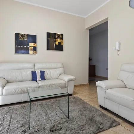 Flower: Modern Flat Close To Airport/bus Stops * Tarxien