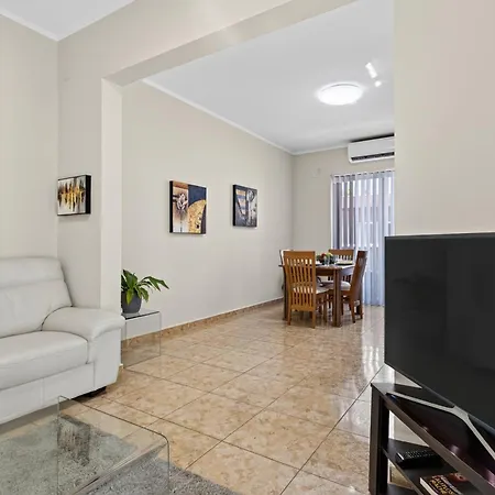 Flower: Modern Flat Close To Airport/bus Stops Апартаменты
