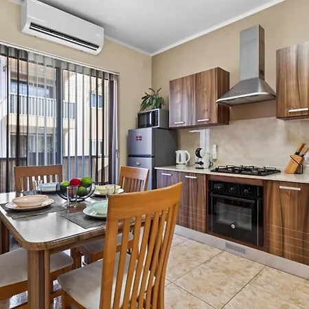 Flower: Modern Flat Close To Airport/bus Stops Апартаменты
