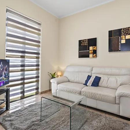 Flower: Modern Flat Close To Airport/bus Stops Апартаменты *