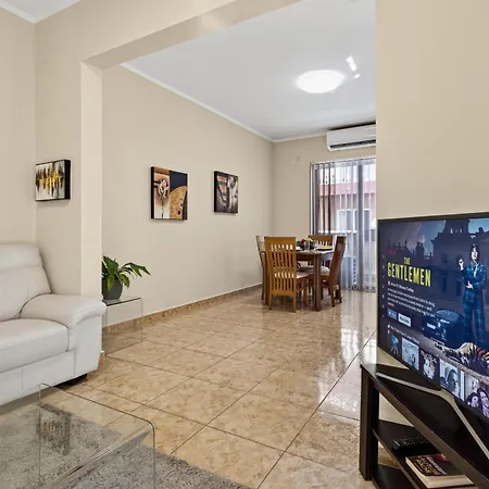 Flower: Modern Flat Close To Airport/bus Stops Апартаменты *