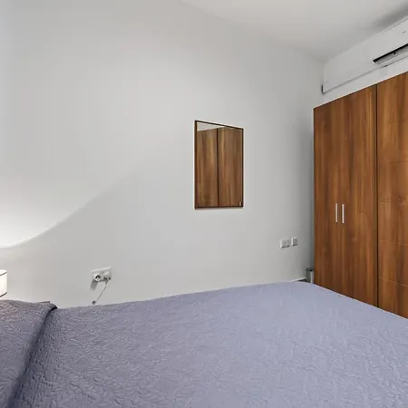 Апартаменты Flower: Modern Flat Close To Airport/bus Stops *