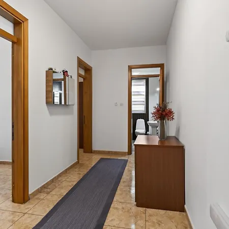 Flower: Modern Flat Close To Airport/bus Stops * Tarxien