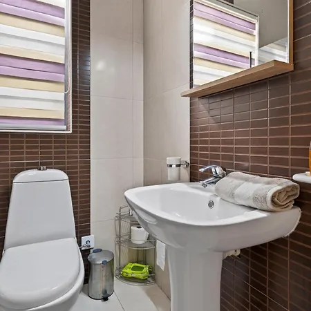 Flower: Modern Flat Close To Airport/bus Stops * Tarxien