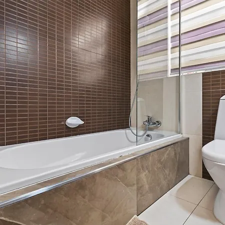 Flower: Modern Flat Close To Airport/bus Stops Апартаменты *