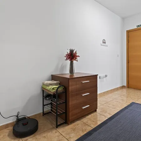 Flower: Modern Flat Close To Airport/bus Stops Апартаменты *