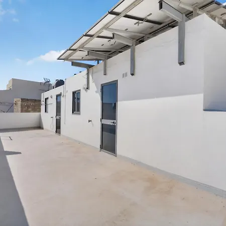 Flower: Modern Flat Close To Airport/bus Stops Апартаменты