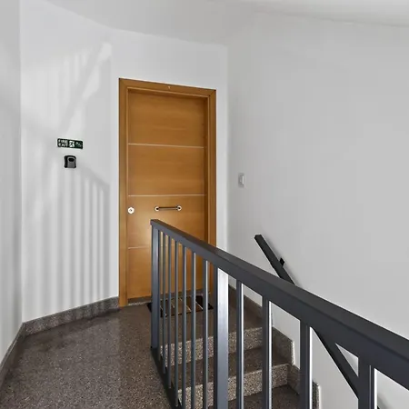 Апартаменты Flower: Modern Flat Close To Airport/bus Stops Tarxien