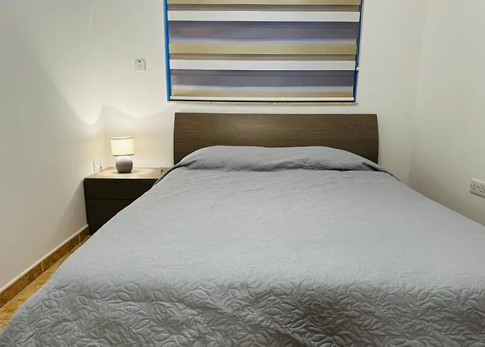 Lägenhet Flower: Modern Flat Close To Airport/bus Stops