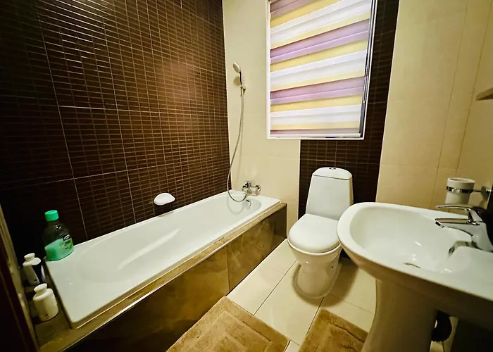 Flower: Modern Flat Close To Airport/bus Stops Apartment *